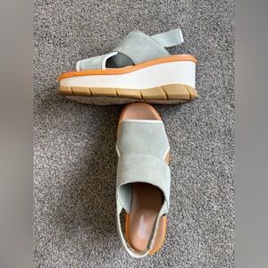 Sorel Women's Joanie III Slingback Wedge Sandals in Safari/Gum Size 7 —used